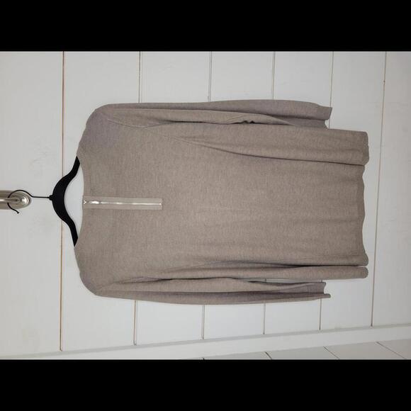 Two Twenty Five large tan front seamed/back zipper lightweight sweater - Picture 2 of 4
